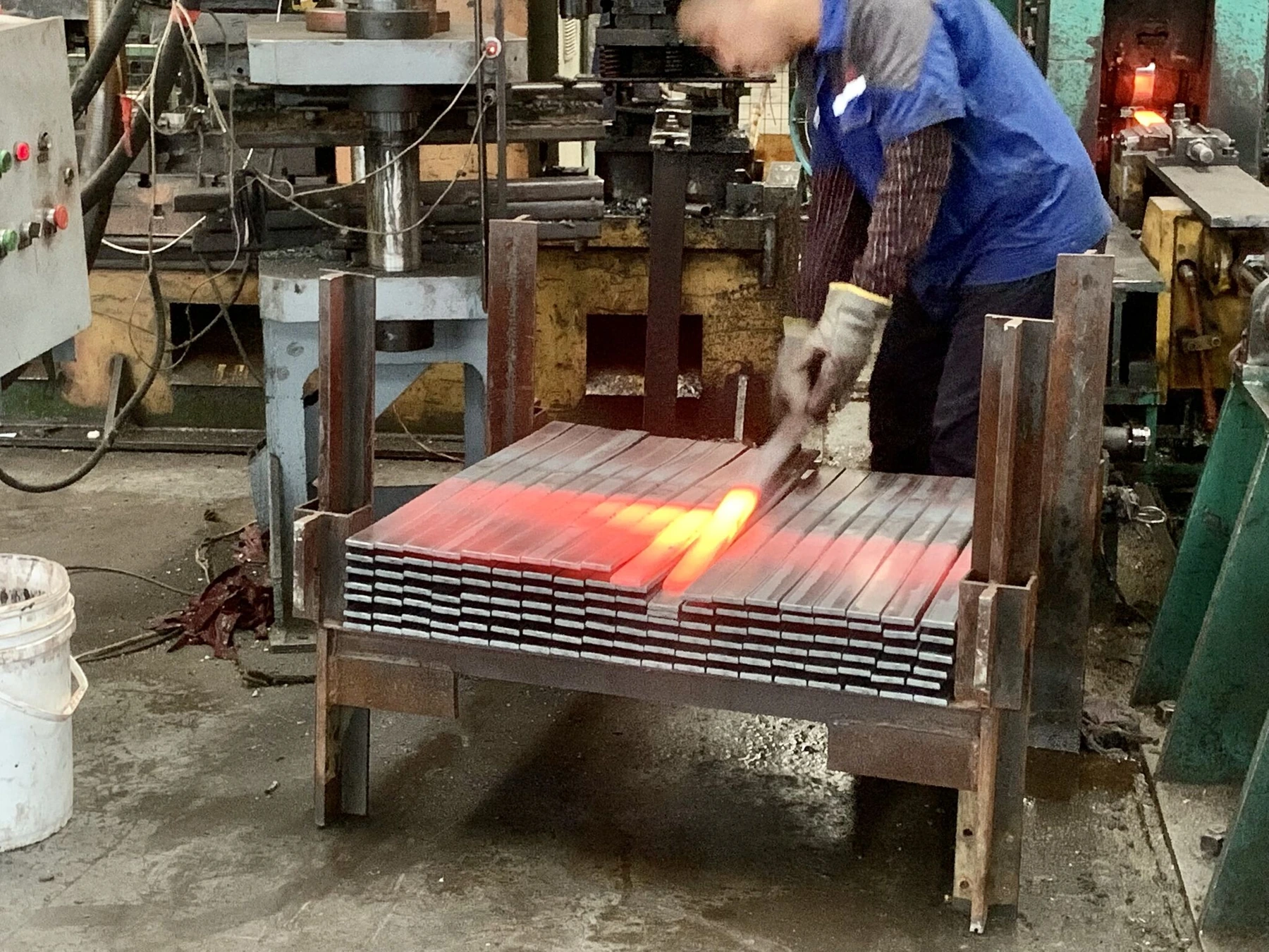 Spring steel leaves being processed at high temperature